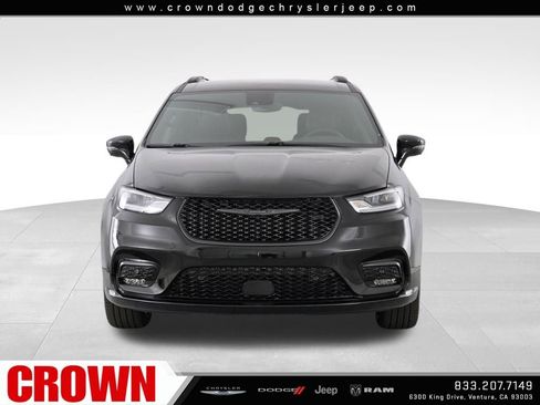 New 2026 Chrysler Pacifica Select w/ S Appearance Package image 2