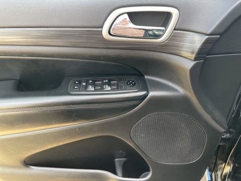 Used 2021 Jeep Grand Cherokee Laredo X image 17