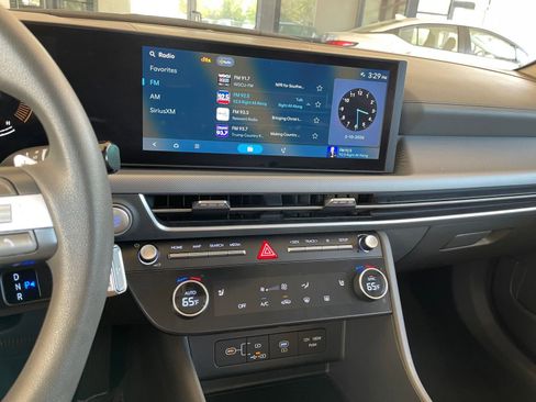 Used 2025 Hyundai Sonata SEL FWD image 17