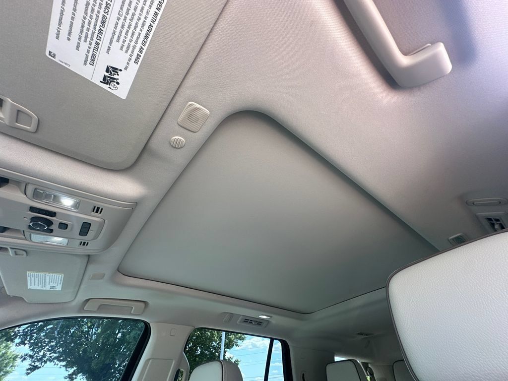 Used 2022 GMC Yukon Denali RWD image 29