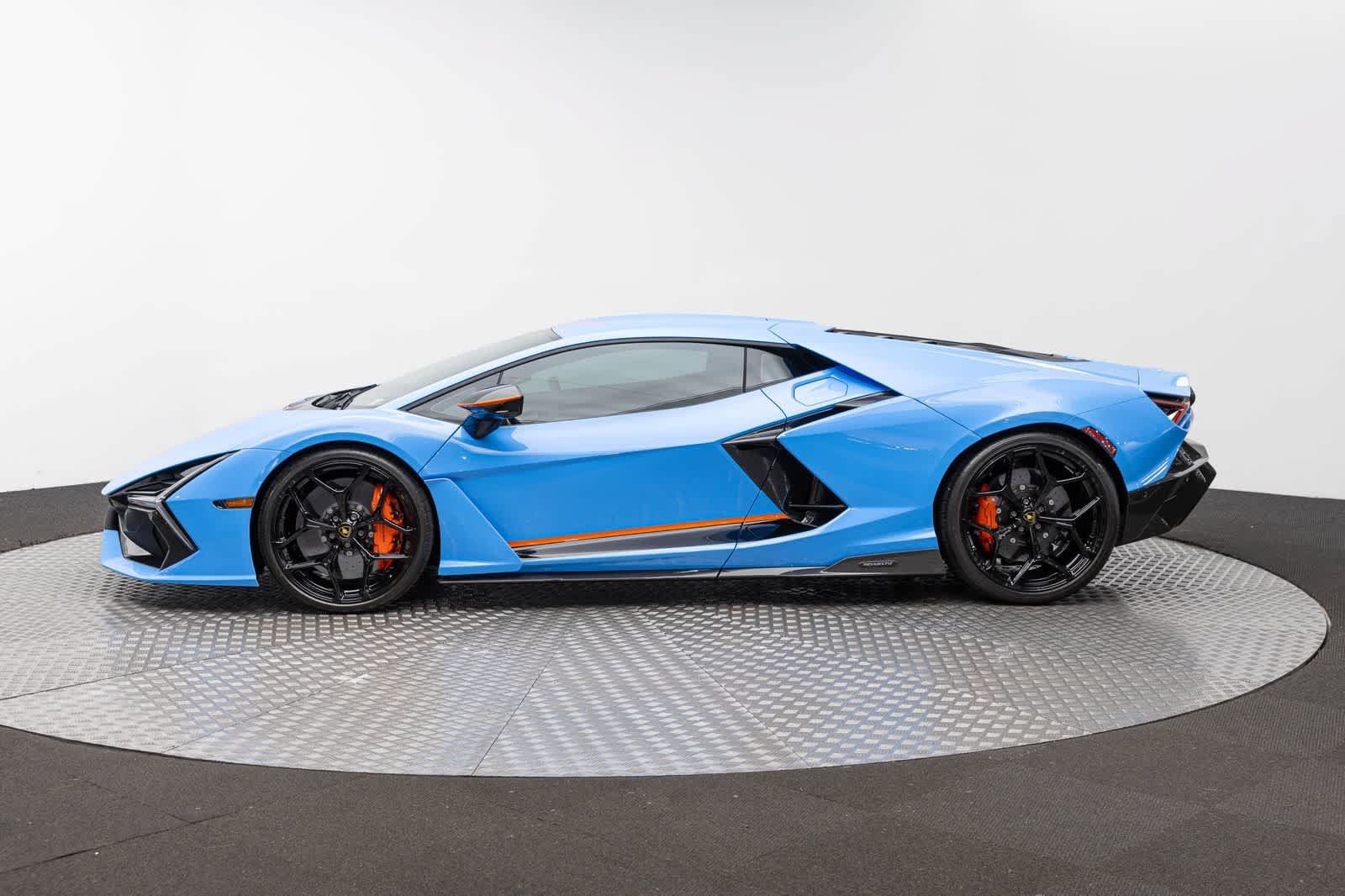 Used 2024 Lamborghini Revuelto AWD/4WD image 3