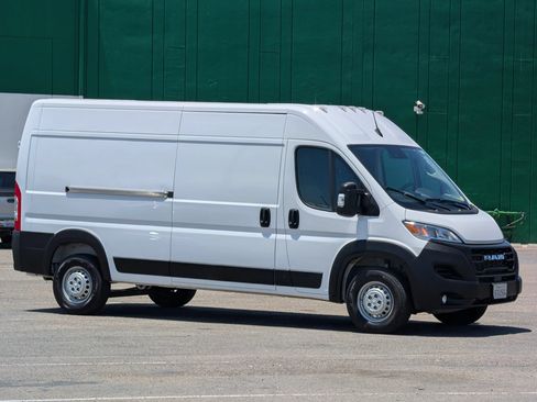 Used 2026 RAM ProMaster 2500 w/ Convenience Group FWD image 1