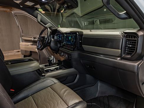 Used 2022 Chevrolet Silverado 1500 ZR2 w/ Technology Package image 15