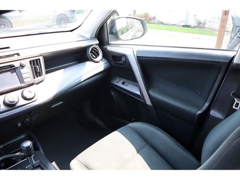 Used 2016 Toyota RAV4 LE FWD image 19