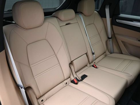 Certified 2023 Porsche Cayenne Platinum Edition AWD/4WD image 28