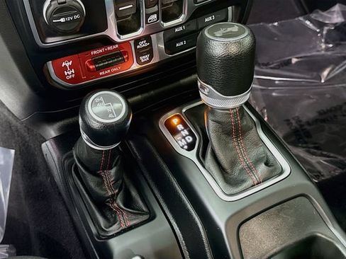 Used 2021 Jeep Wrangler Unlimited Rubicon AWD/4WD image 17