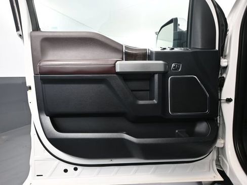 Used 2017 Ford F150 Platinum w/ Equipment Group 701A Luxury AWD/4WD image 17