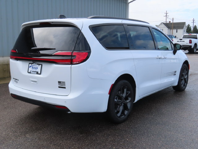 New 2027 Chrysler Pacifica Select AWD/4WD image 3