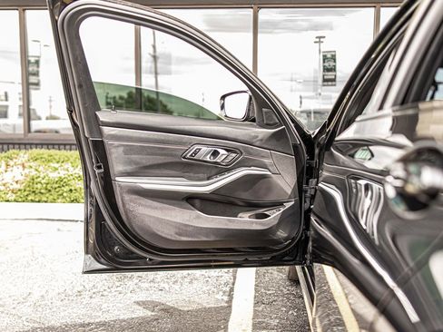 Used 2019 BMW 330i xDrive Sedan AWD/4WD image 31