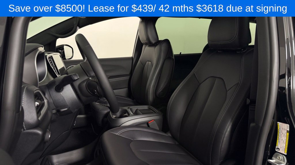 New 2027 Chrysler Pacifica Select FWD image 16