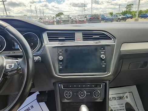 Used 2019 Volkswagen Tiguan SE FWD image 13