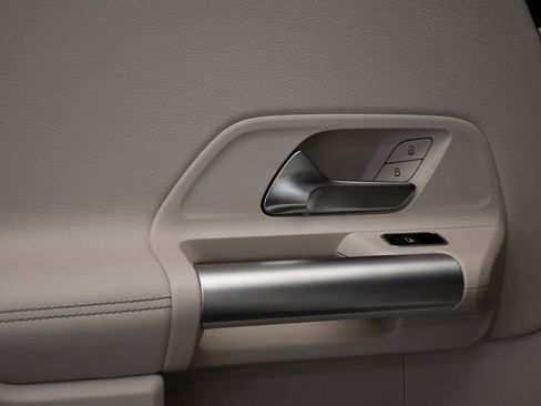 Used 2025 Mercedes-Benz GLA 250 4MATIC image 41