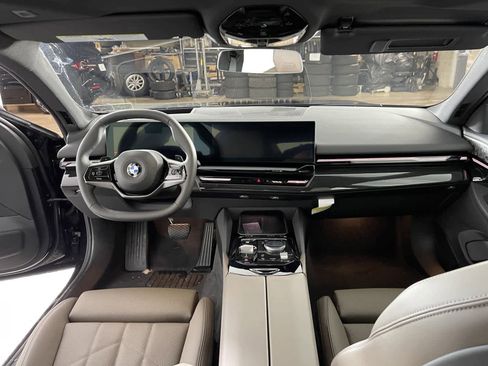 Certified 2025 BMW 530i xDrive w/ Premium Package image 14