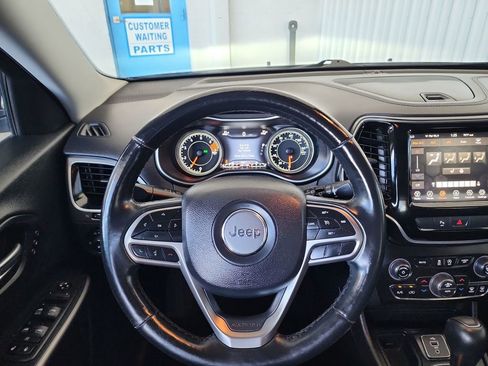 Used 2019 Jeep Cherokee Limited FWD image 19