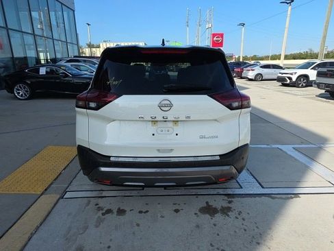 Used 2023 Nissan Rogue SL w/ SL Premium Package image 6