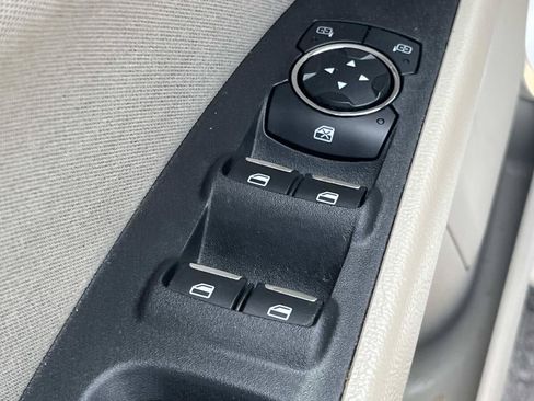 Used 2019 Ford Fusion SE FWD image 28