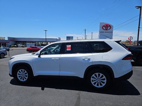 Certified 2026 Toyota Grand Highlander FWD image 2