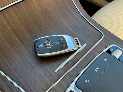 Certified 2022 Mercedes-Benz GLC 300 4MATIC image 10
