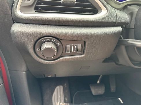Used 2027 Chrysler Pacifica Select AWD/4WD image 38