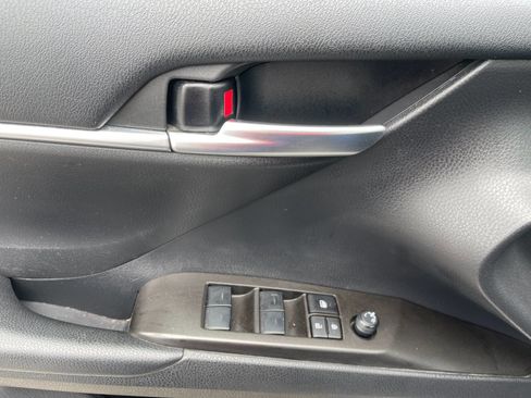 Used 2024 Toyota Camry SE FWD image 13