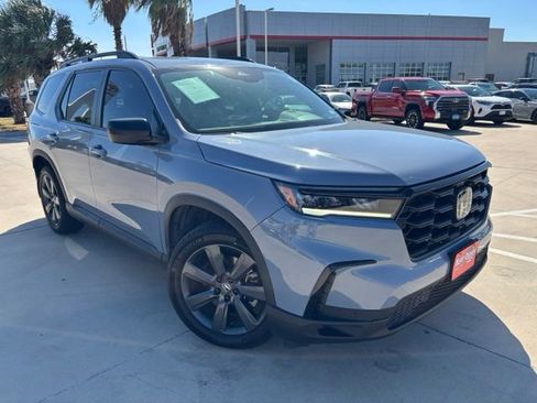 Used 2025 Honda Pilot Sport image 1