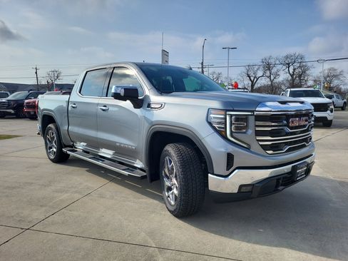New 2026 GMC Sierra 1500 SLT image 3