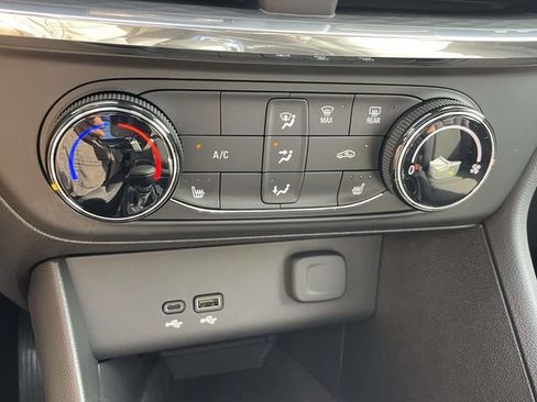 Certified 2025 Buick Encore GX Preferred w/ Comfort Package FWD image 17