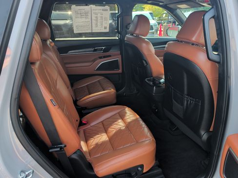 Used 2025 Kia Telluride SX Prestige X-Pro AWD/4WD image 13