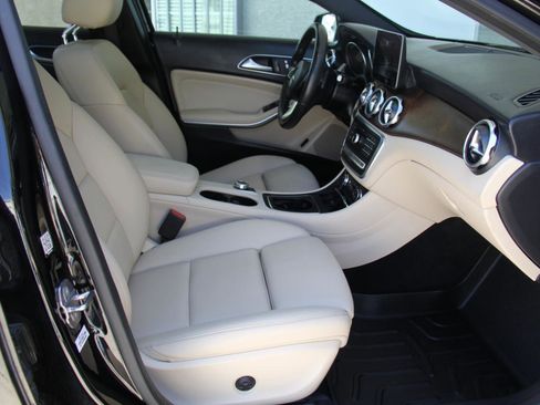 Used 2018 Mercedes-Benz GLA 250 4MATIC image 32
