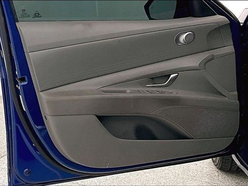 Used 2021 Hyundai Elantra SEL image 23