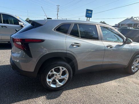 New 2026 Chevrolet Trax LS w/ LS Convenience Package FWD image 6