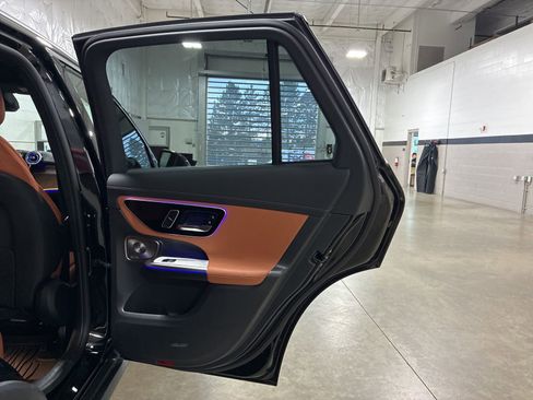 Used 2025 Mercedes-Benz GLC 350e 4MATIC image 29