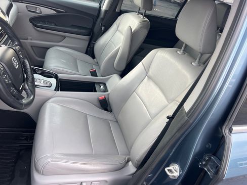 Used 2018 Honda Pilot Touring image 12