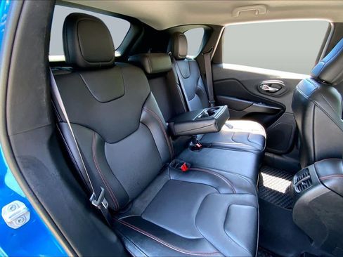 Used 2022 Jeep Cherokee Trailhawk w/ Sound & Nav Group AWD/4WD image 20