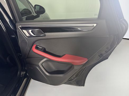 Used 2020 Porsche Macan S w/ Premium Package Plus image 27