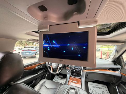 Used 2017 Cadillac Escalade ESV Premium Luxury RWD image 31