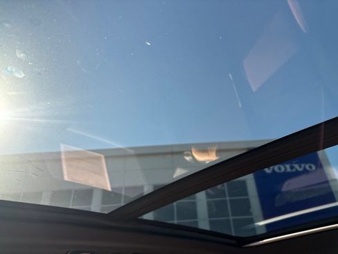 Certified 2025 Volvo XC60 B5 Ultra w/ Protection Package Premier AWD/4WD image 25