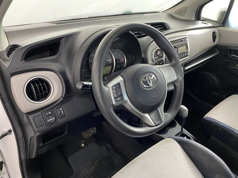 Used 2012 Toyota Yaris L image 4