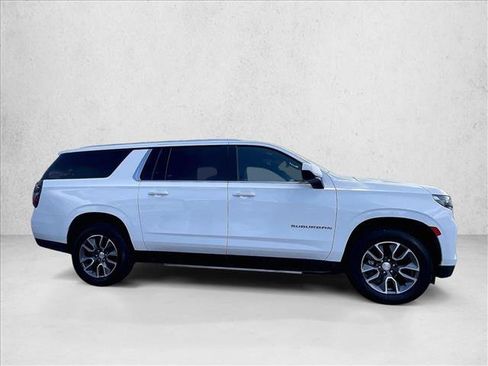 Used 2022 Chevrolet Suburban LS RWD image 5