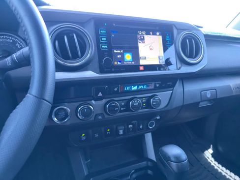 Used 2019 Toyota Tacoma TRD Off-Road w/ TRD Premium Off Road Package image 15