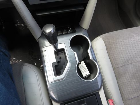 Used 2014 Toyota Camry XLE w/ Leather Package FWD image 23