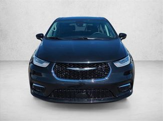 Used 2023 Chrysler Pacifica Touring-L video 2