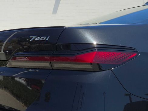New 2026 BMW 740i w/ Premium Package RWD image 4