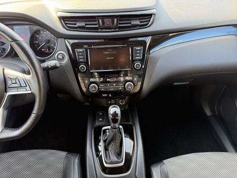 Used 2022 Nissan Rogue Sport SV w/ Technology Package image 11