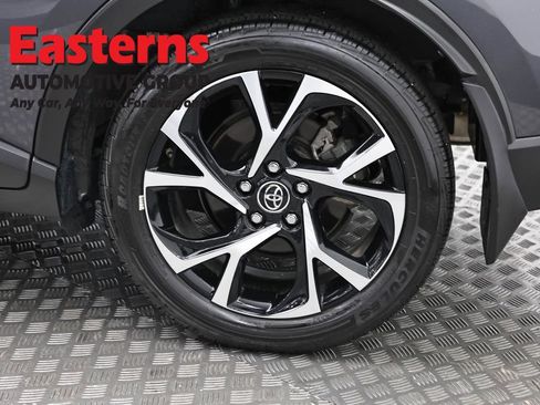 Used 2019 Toyota C-HR Limited FWD image 31