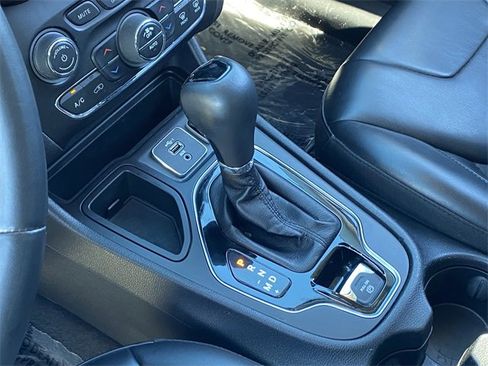 Used 2020 Jeep Cherokee Latitude Plus image 16