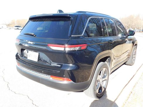 Used 2023 Jeep Grand Cherokee Limited image 4