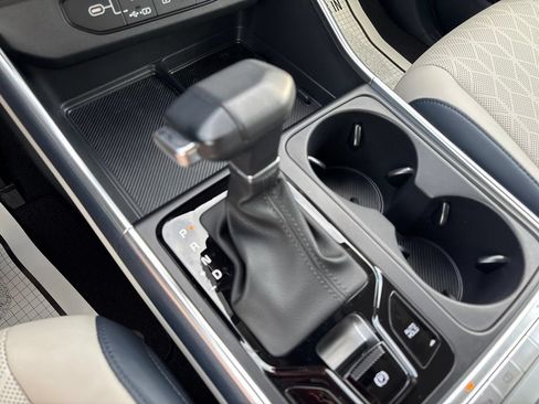 Certified 2025 Kia Carnival EX FWD image 32