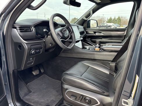 Used 2024 Jeep Wagoneer Base w/ Premium Group I image 6