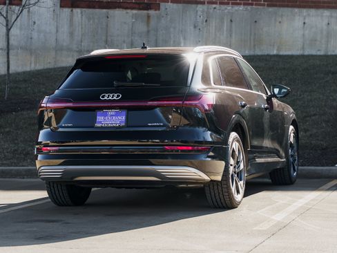 Certified 2023 Audi e-tron Premium Plus w/ Premium Plus Package image 4